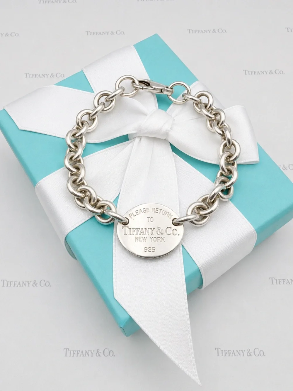Tiffany & Co. Return to Tiffany Oval Tag Link Bracelet Sterling Silver Gift Box